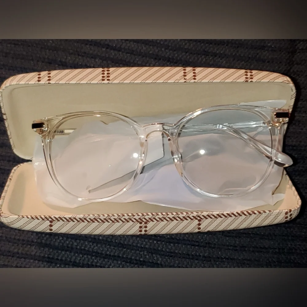 Blue light blocking glasses